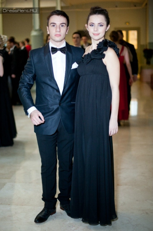 Романтичное черное платье в пол Aidan Mattox на Лицейский бал в аренду