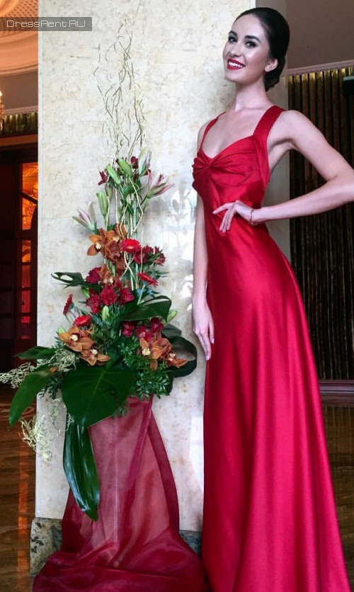 В аренду Красное платье Calvin Klein, для худых  в Москве