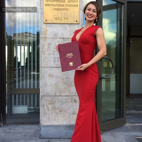 Ярко красное платье Js Collections напрокат на вручение диплома