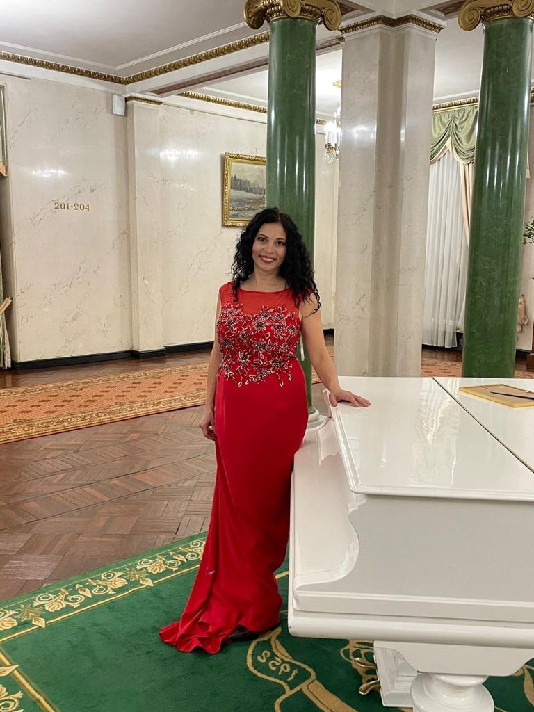 Красное вечернее платье на 48 размер аренда