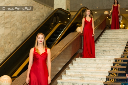 Ярко красное платье Calvin Klein,на награждение в Кремле напрокат