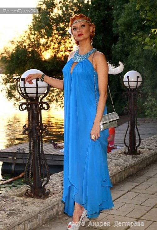Легкое шелковое платье небесно голубое Marc Bouwer в аренду 
