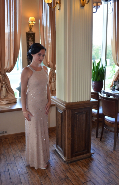 Пастельное платье Adrianna Papell  на свадьбу для гостьи напрокат